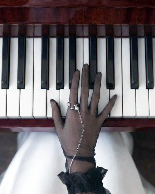 What Your Jewelry Says in the First Five Seconds