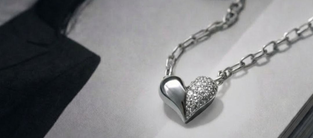 The Jewelry Trends of 2026, and Who Decides Them Now