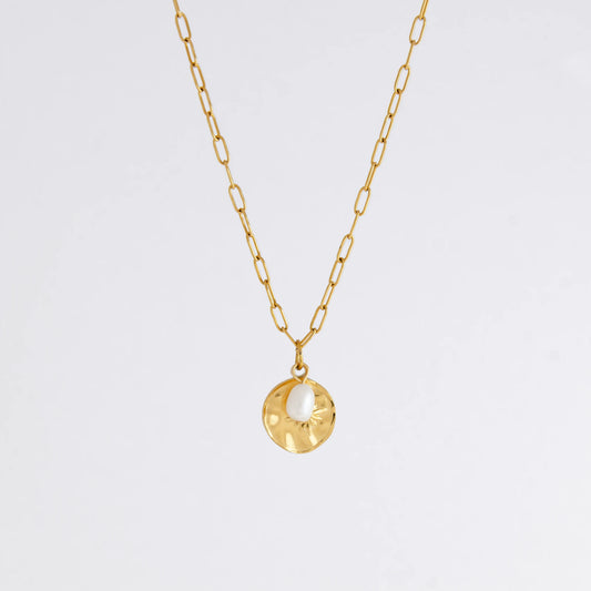 Gold paperclip necklace non-tarnish with a round sun pendant and a pearl on a light gray background