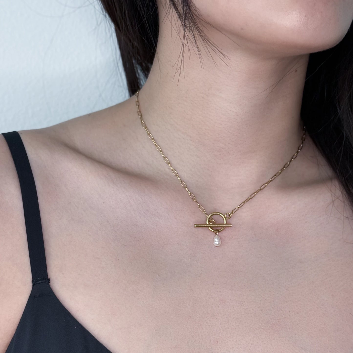 Gold toggle clasp necklace