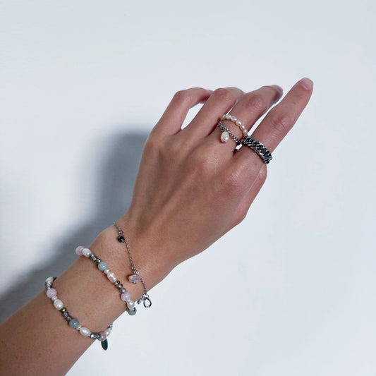 Curb Chain Ring – Pearl in Suspension
